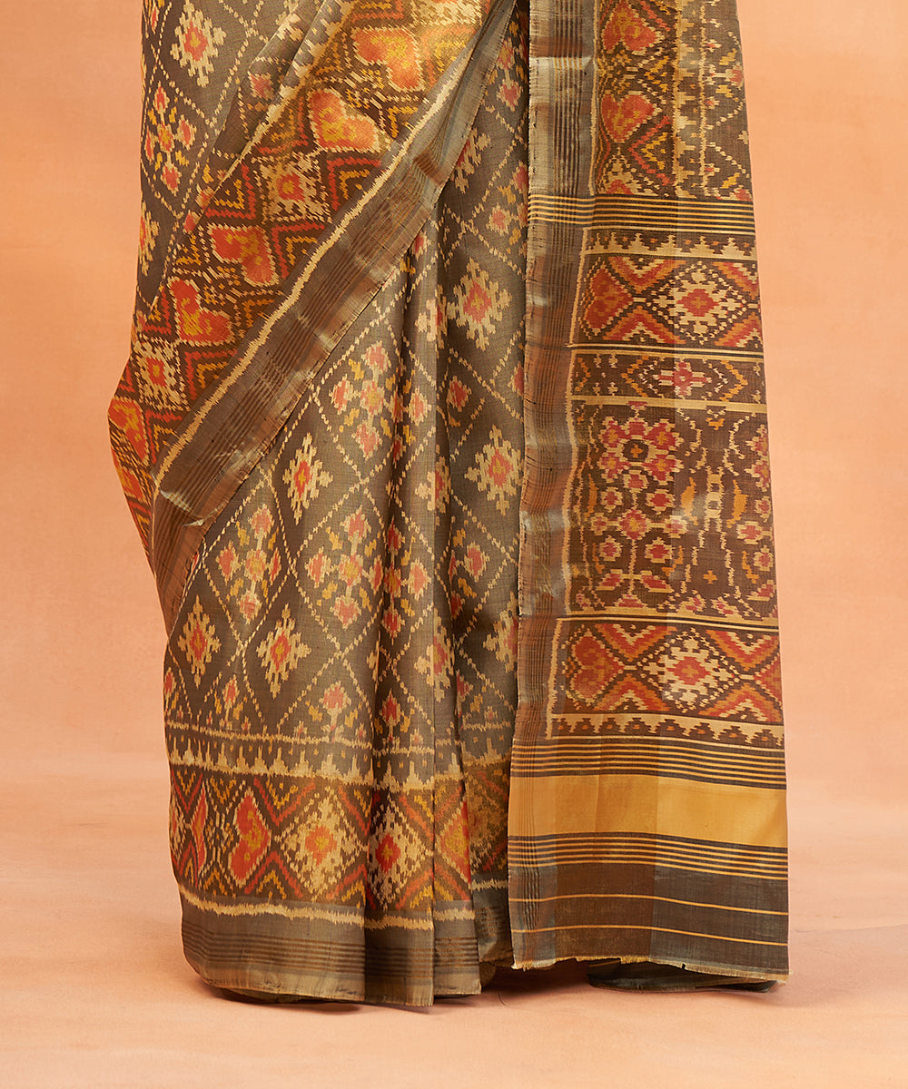Handloom_Grey_And_Yellow_Pure_Mulberry_Silk_Ikat_Patola_Saree_With_Tissue_Border_WeaverStory_04