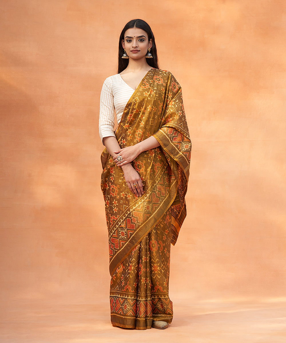 Mustard_And_Black_Dual_Tone_Handloom_Pure_Mulberry_Silk_Ikat_Patola_Saree_With_Tissue_Border_WeaverStory_02