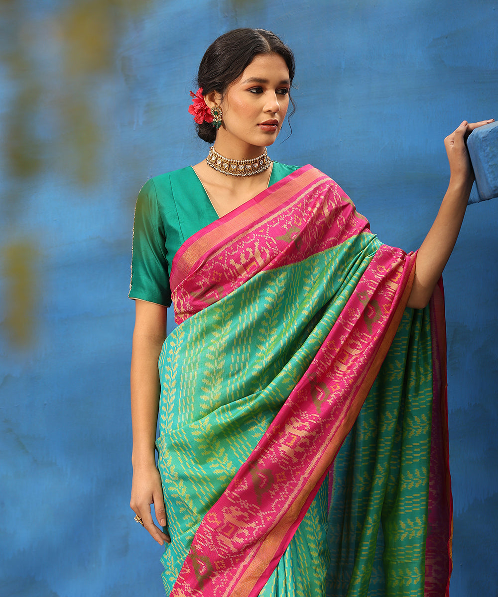 Handloom_Aqua_Green_And_Pink_Dual_Tone_Pure_Mulberry_Silk_Ikat_Patola_Saree_With_Tissue_Border_WeaverStory_02