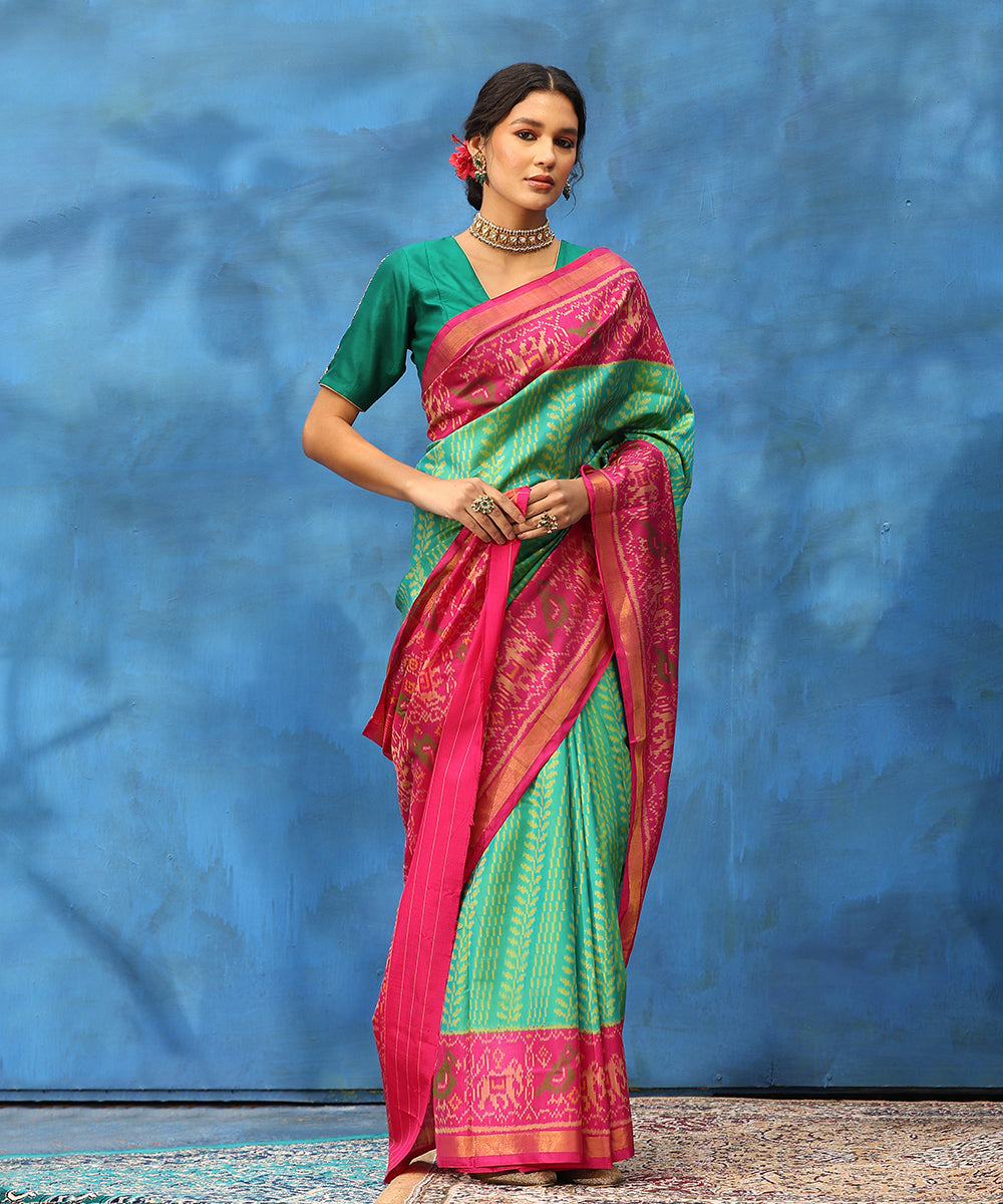 Handloom_Aqua_Green_And_Pink_Dual_Tone_Pure_Mulberry_Silk_Ikat_Patola_Saree_With_Tissue_Border_WeaverStory_01
