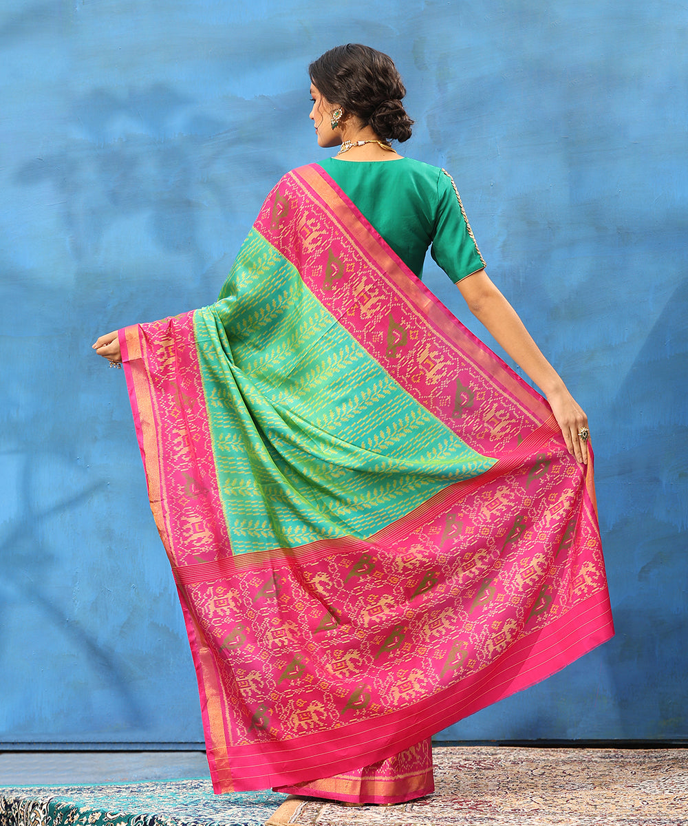 Handloom_Aqua_Green_And_Pink_Dual_Tone_Pure_Mulberry_Silk_Ikat_Patola_Saree_With_Tissue_Border_WeaverStory_03