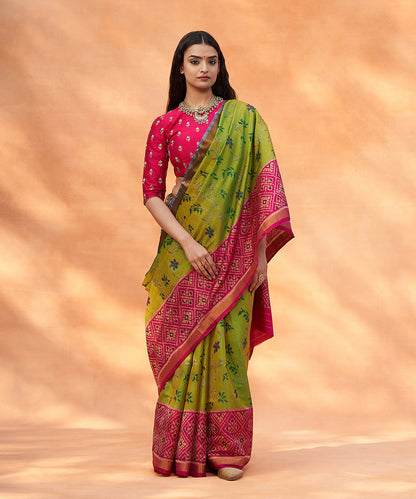 Green_And_Magenta_Handloom_Pure_Mulberry_Silk_Ikat_Patola_Saree_With_Tissue_Border_WeaverStory_02