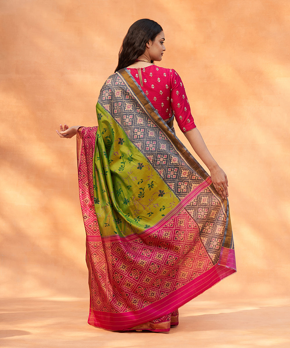 Green_And_Magenta_Handloom_Pure_Mulberry_Silk_Ikat_Patola_Saree_With_Tissue_Border_WeaverStory_03