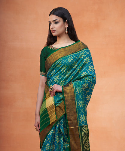 Peacock_Green_Dual_Tone_Handloom_Pure_Raw_Silk_Ikat_Patola_Saree_With_Zari_Border_WeaverStory_01