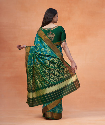 Peacock_Green_Dual_Tone_Handloom_Pure_Raw_Silk_Ikat_Patola_Saree_With_Zari_Border_WeaverStory_03