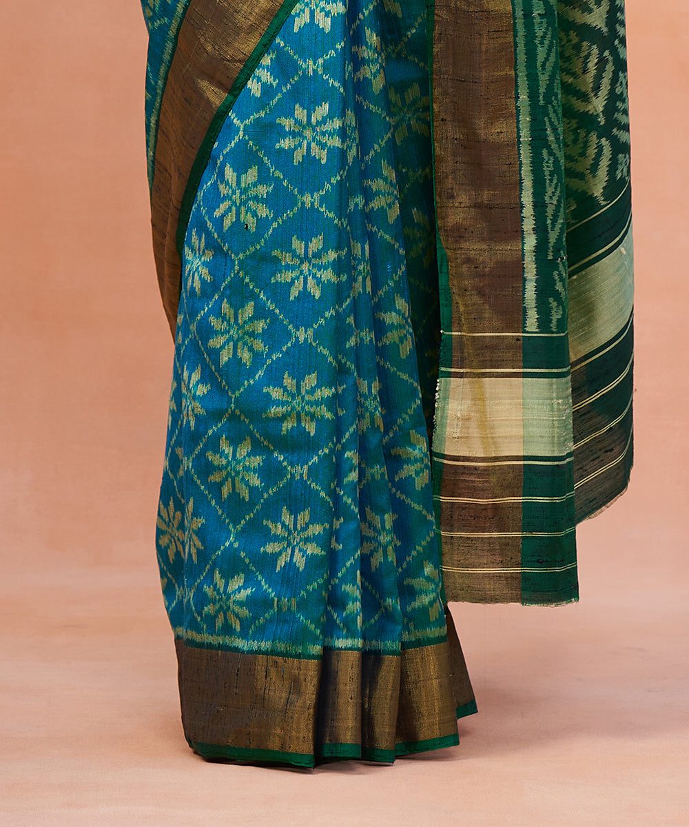 Peacock_Green_Dual_Tone_Handloom_Pure_Raw_Silk_Ikat_Patola_Saree_With_Zari_Border_WeaverStory_04