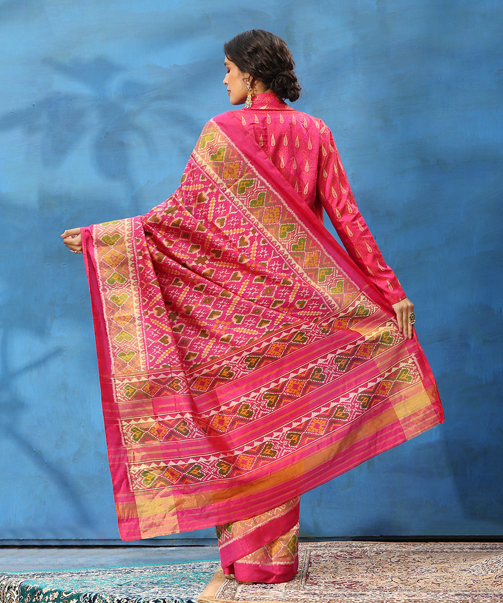 Majenta_Handloom_Pink_Pure_Mulberry_Silk_Ikat_Patola_Saree_With_Zari_Border_WeaverStory_03