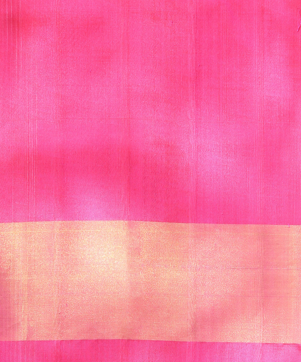 Majenta_Handloom_Pink_Pure_Mulberry_Silk_Ikat_Patola_Saree_With_Zari_Border_WeaverStory_05