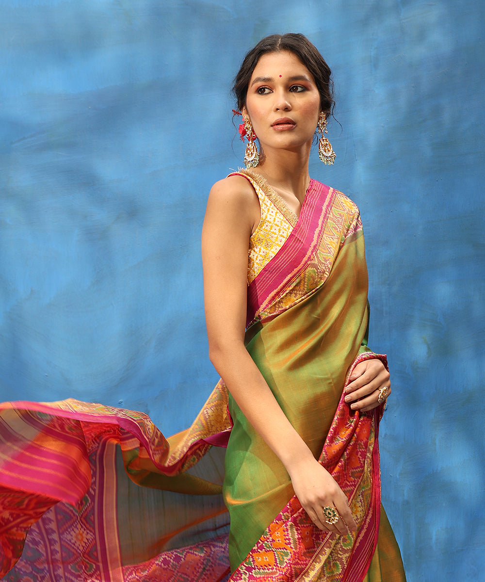 Green_And_Plum_Handloom_Pure_Mulberry_Silk_Ikat_Patola_Saree_With_Zari_Border_WeaverStory_02