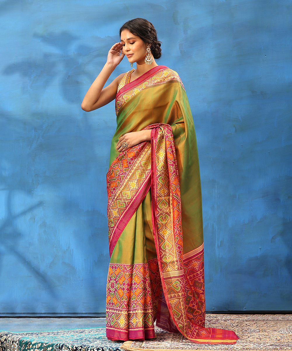 Green_And_Plum_Handloom_Pure_Mulberry_Silk_Ikat_Patola_Saree_With_Zari_Border_WeaverStory_01