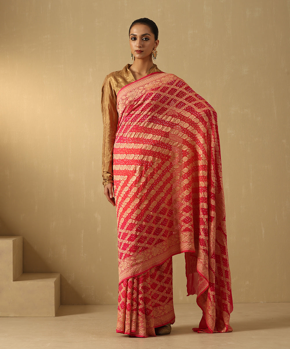 Handloom_Coral_And_Pink_Ombre_Dyed_Pure_Georgette_Banarasi_Bandhej_Saree_WeaverStory_02