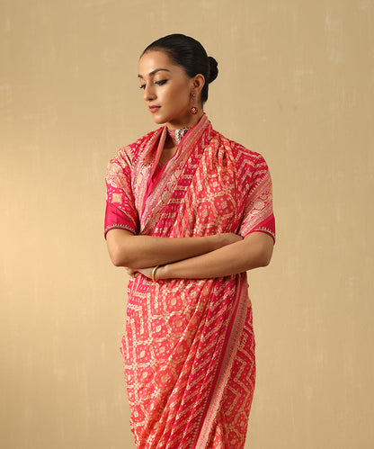 Handloom_Coral_And_Pink_Ombre_Dyed_Pure_Georgette_Banarasi_Bandhej_Saree_WeaverStory_01