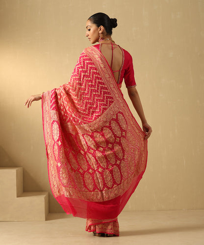 Handloom_Coral_And_Pink_Ombre_Dyed_Pure_Georgette_Banarasi_Bandhej_Saree_WeaverStory_03