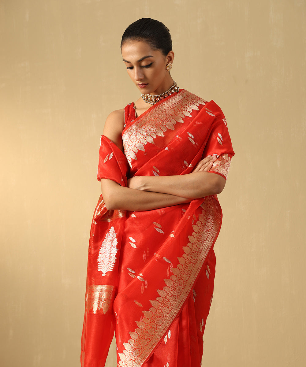 Red_Handloom_Pure_Kora_Silk_Banarasi_Saree_With_Sona_Rupa_Booti_And_Open_Border_WeaverStory_01