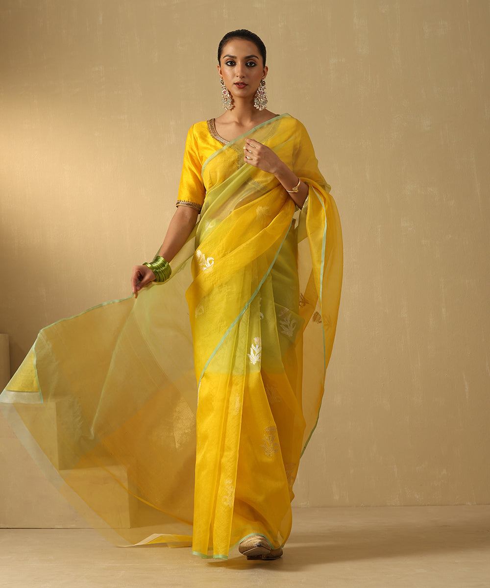 Handloom_Green_And_Yellow_Pure_Kora_Silk_Banarasi_Saree_With_Jamdani_Cutwork_Booti_WeaverStory_02