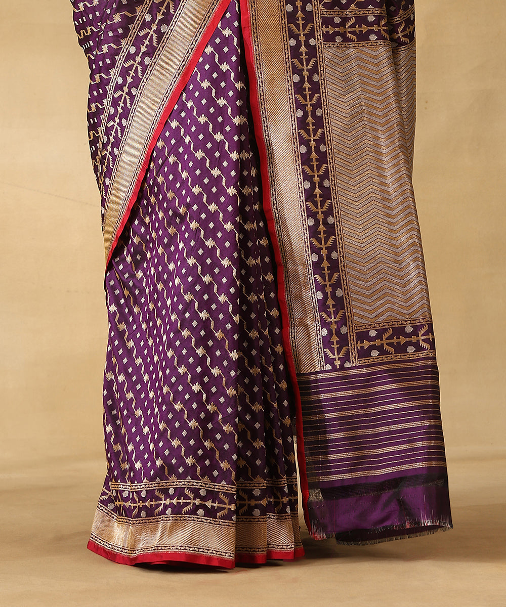 Purple_Handloom_Pure_Katan_Silk_Jamdani_Saree_With_Gold_And_Silver_Zari_And_Pink_Selvedge_WeaverStory_04