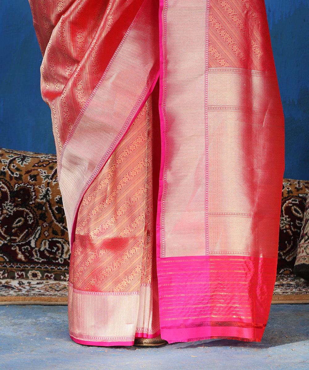 Handloom_Pink_And_Red_Dual_Tone_Pure_Katan_Silk_Zari_Tanchoi_Banarasi_Saree_WeaverStory_04
