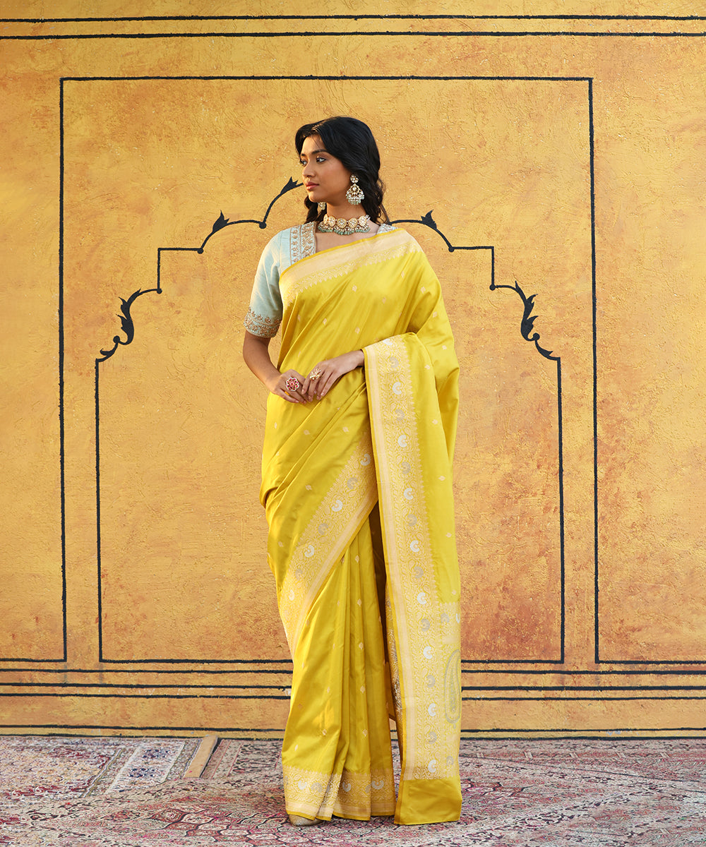 Mustard_Yellow_Handloom_Pure_Katan_Silk_Banarasi_Saree_With_Kadhwa_Booti_WeaverStory_02