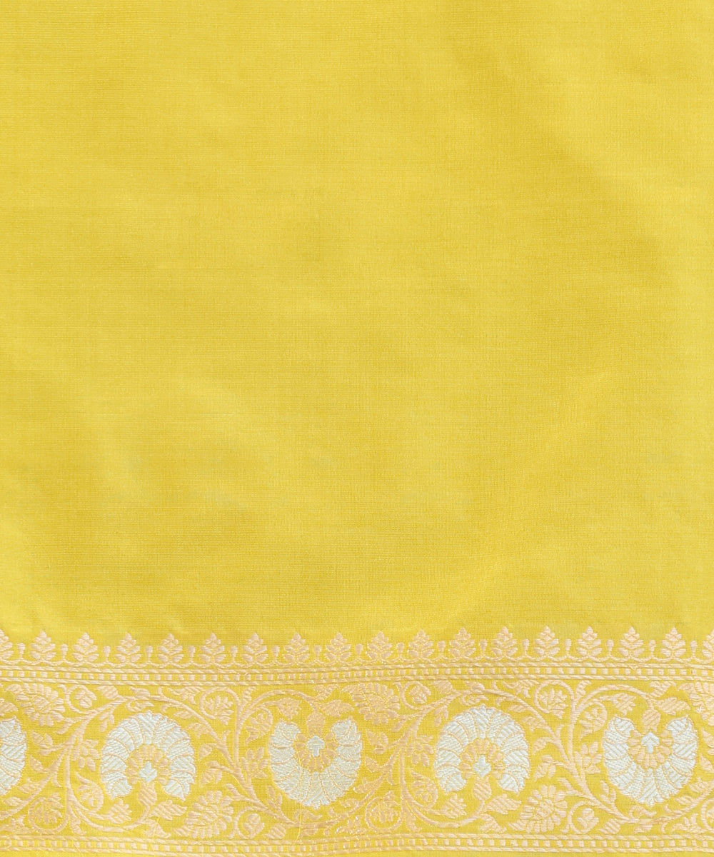 Mustard_Yellow_Handloom_Pure_Katan_Silk_Banarasi_Saree_With_Kadhwa_Booti_WeaverStory_05