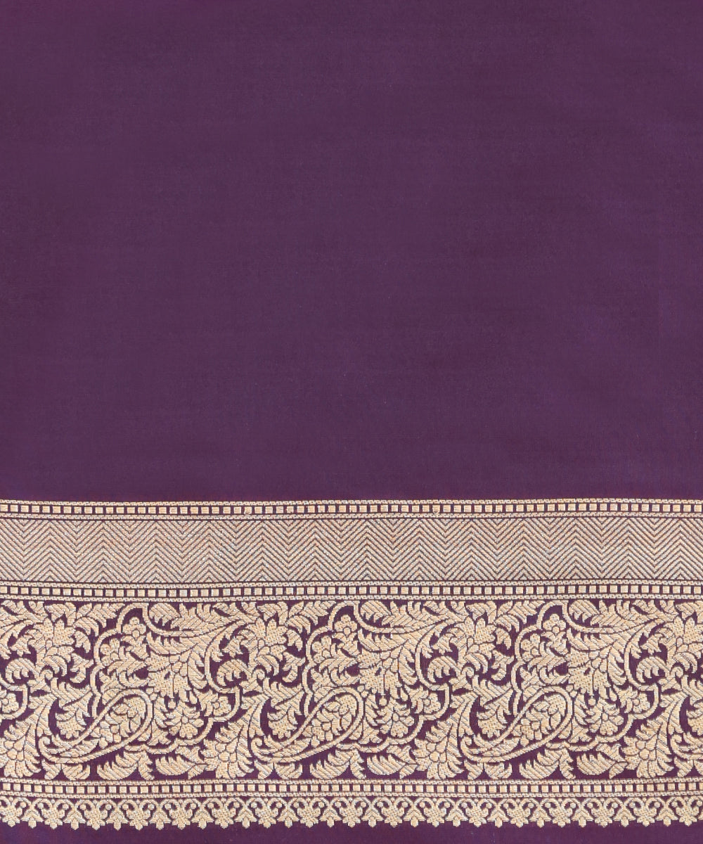 Handloom_Dark_Purple_Pure_Katan_Silk_Banarasi_Saree_With_Kadhwa_Booti_And_Plum_Selvedge_WeaverStory_05