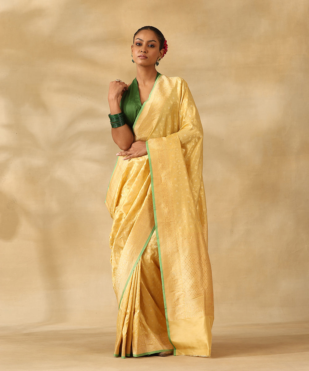 Butterscotch_Yellow_Handloom_Pure_Katan_Silk_Banarasi_Saree_With_Jamdani_Jaal_And_Green_Selvedge_WeaverStory_01