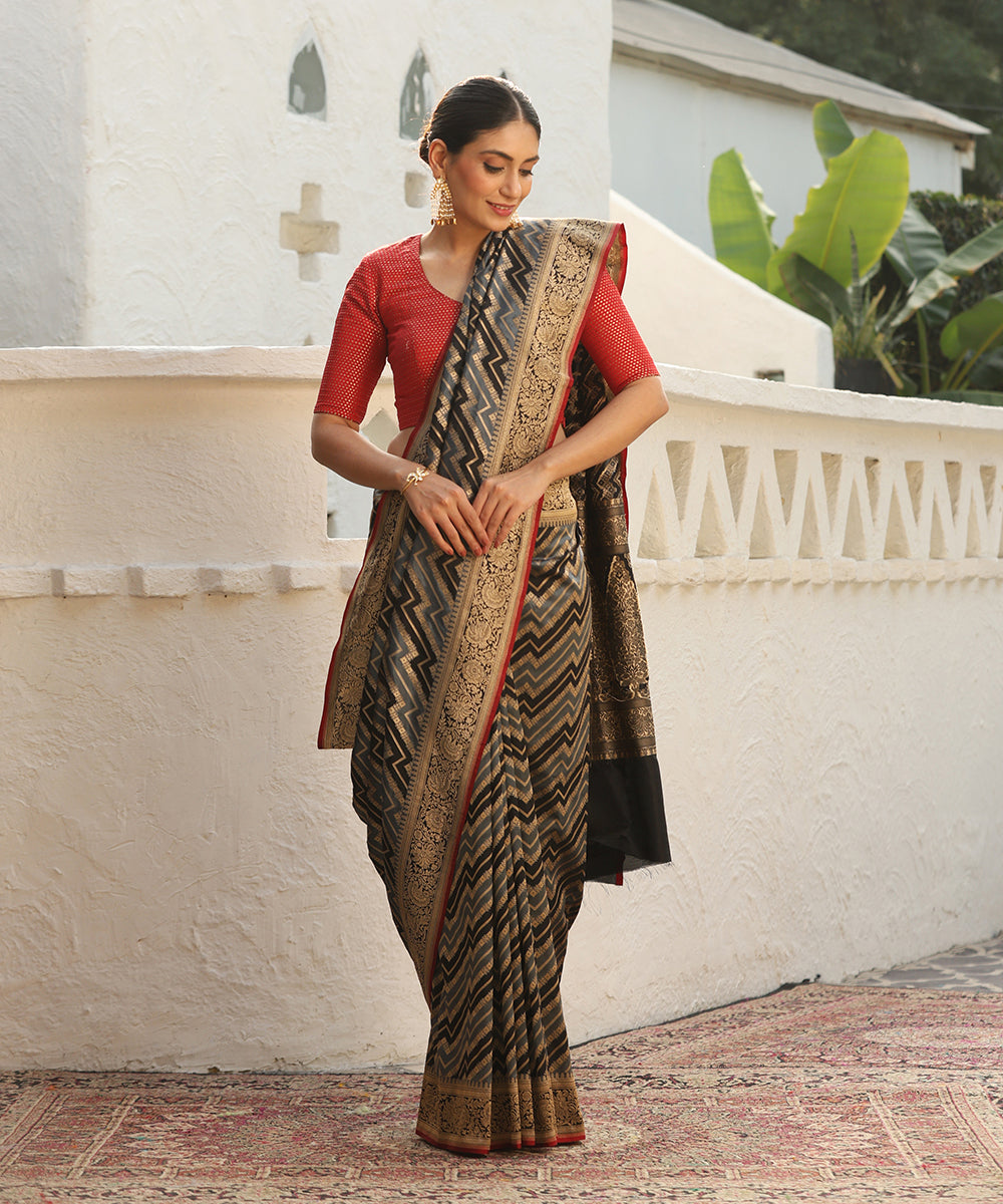 Handloom_Black_And_Grey_Pure_Katan_Silk_Chevron_Banarasi_Saree_With_Kadhwa_Border_WeaverStory_02