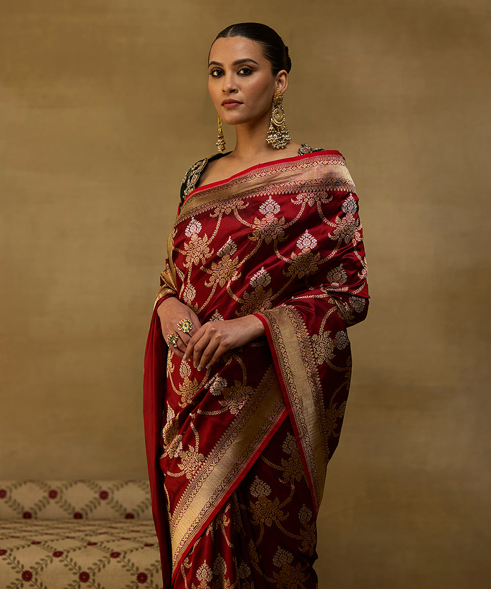 Maroon_Handloom_Pure_Katan_Silk_Banarasi_Saree_With_Sona_Rupa_Kadhwa_Jaal_WeaverStory_01