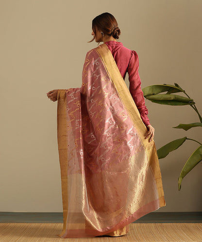 Handloom_Rose_Pink_Pure_Chanderi_Silk_Saree_With_Floral_Jaal_In_Gold_And_Silver_Zari_WeaverStory_03