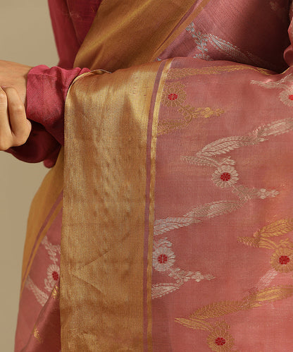 Handloom_Rose_Pink_Pure_Chanderi_Silk_Saree_With_Floral_Jaal_In_Gold_And_Silver_Zari_WeaverStory_04