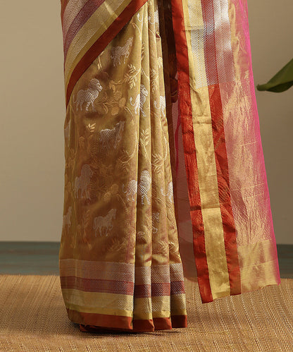 Green_And_Maroon_Dual_Tone_Pure_Chanderi_Silk_Saree_With_Lion_Motifs_WeaverStory_05