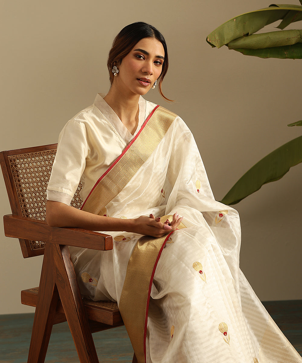 Handloom_White_Striped_Pure_Silk_Chanderi_Saree_With_Floral_Boota_And_Zari_Border_WeaverStory_01