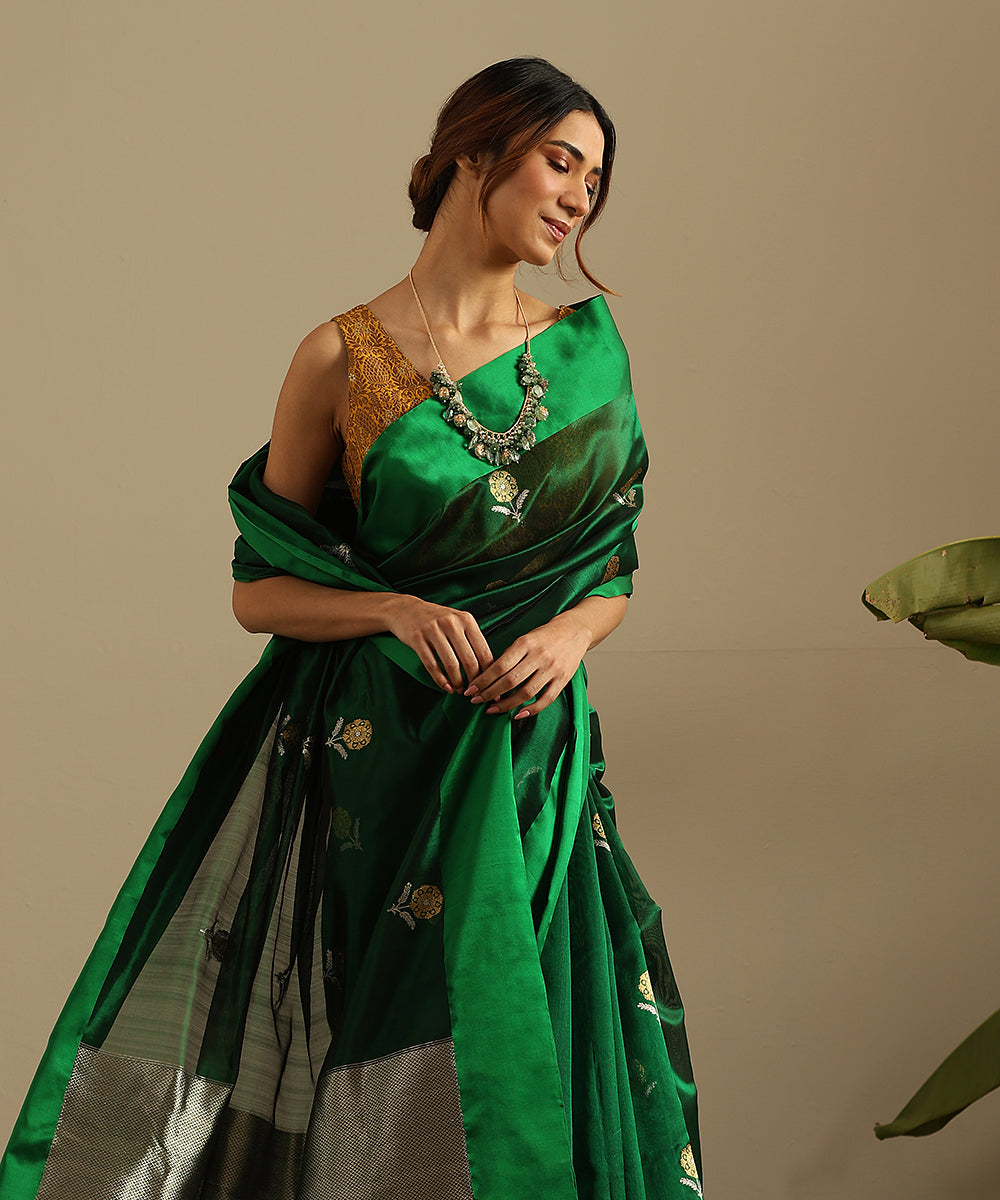 Emerald_Green_Handloom_Pure_Silk_Chanderi_Saree_With_Floral_Motifs_And_Mashroo_Border_WeaverStory_01