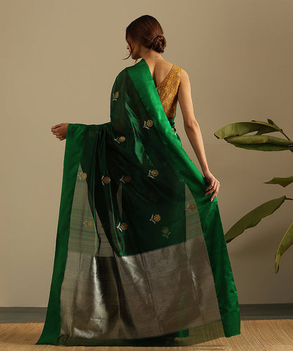 Emerald_Green_Handloom_Pure_Silk_Chanderi_Saree_With_Floral_Motifs_And_Mashroo_Border_WeaverStory_03