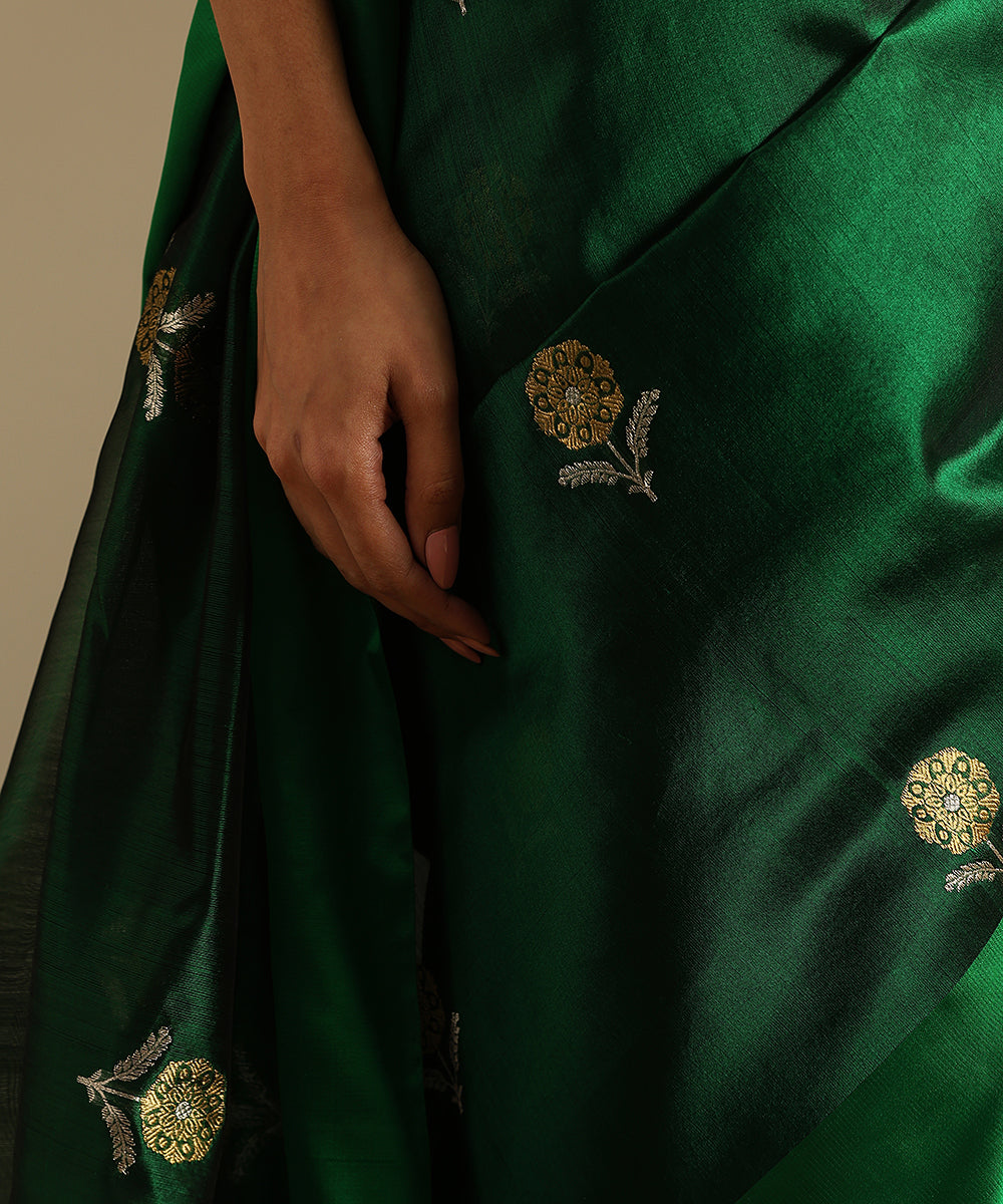 Emerald_Green_Handloom_Pure_Silk_Chanderi_Saree_With_Floral_Motifs_And_Mashroo_Border_WeaverStory_04