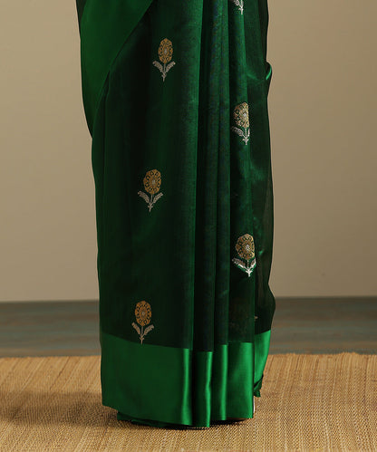 Emerald_Green_Handloom_Pure_Silk_Chanderi_Saree_With_Floral_Motifs_And_Mashroo_Border_WeaverStory_05