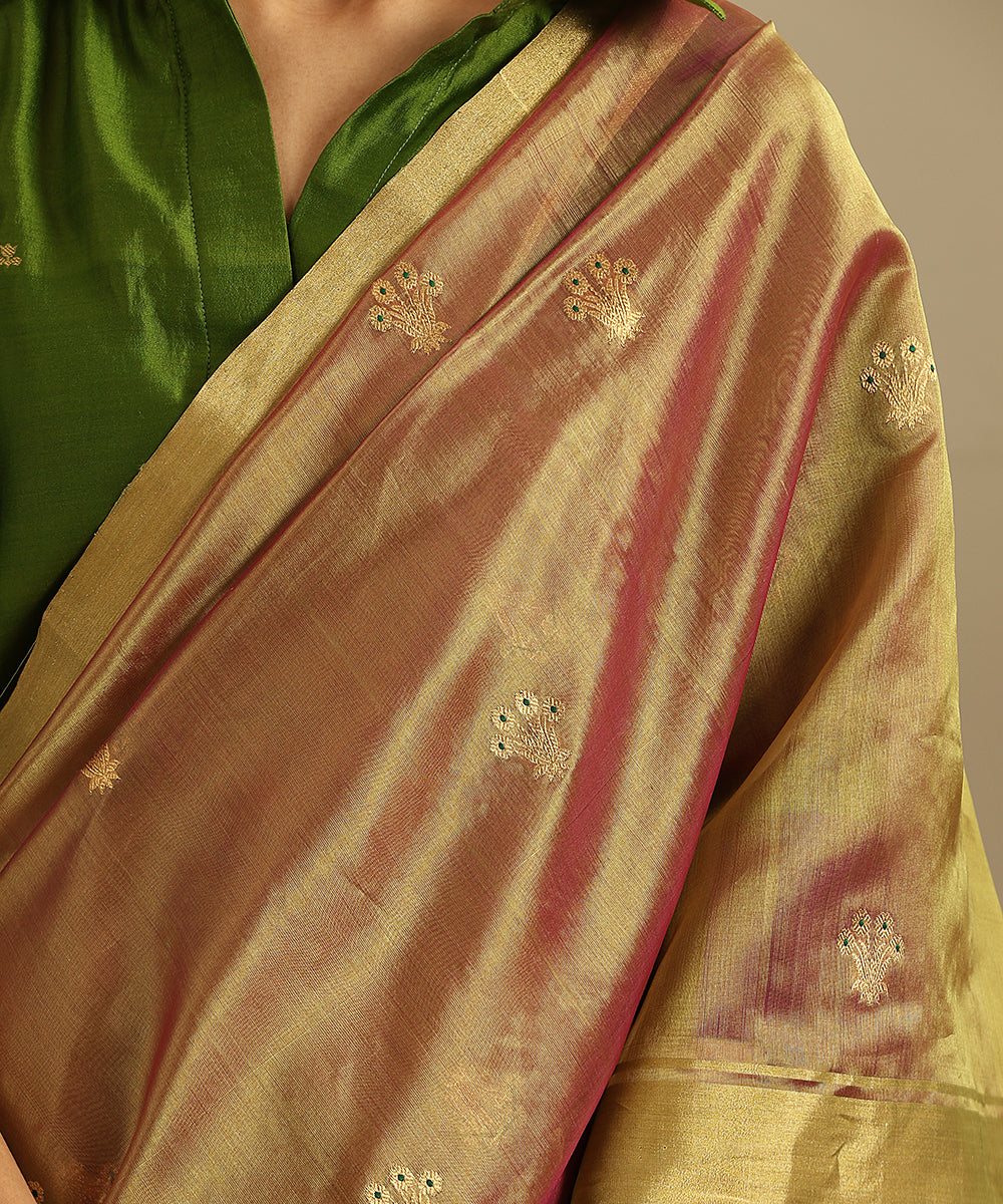 Handloom_Pink_And_Green_Dual_Tone_Silk_Chanderi_Saree_With_Small_Floral_Motifs_WeaverStory_04