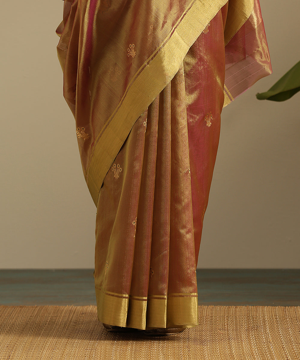 Handloom_Pink_And_Green_Dual_Tone_Silk_Chanderi_Saree_With_Small_Floral_Motifs_WeaverStory_05