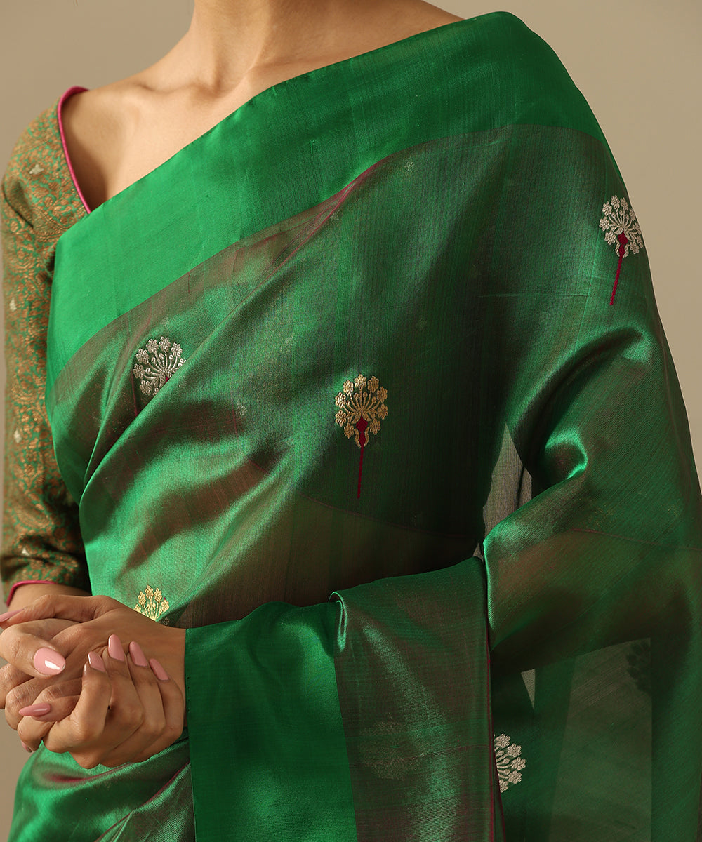 Handloom_Green_Dual_Tone_Pure_Silk_Chanderi_Saree_With_Zari_Meenakari_Flowers_And_Green_Border_WeaverStory_04