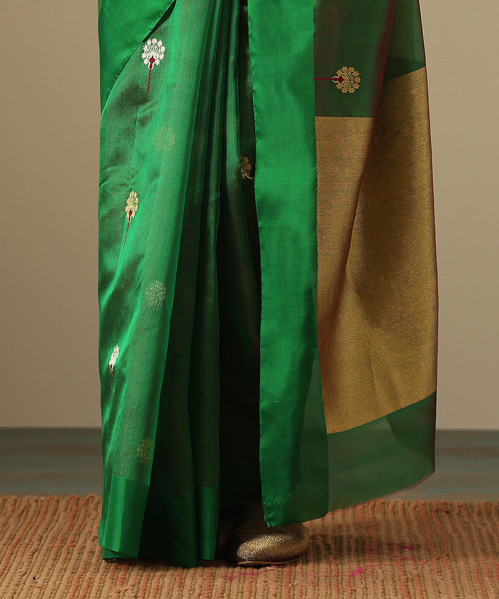 Handloom_Green_Dual_Tone_Pure_Silk_Chanderi_Saree_With_Zari_Meenakari_Flowers_And_Green_Border_WeaverStory_05