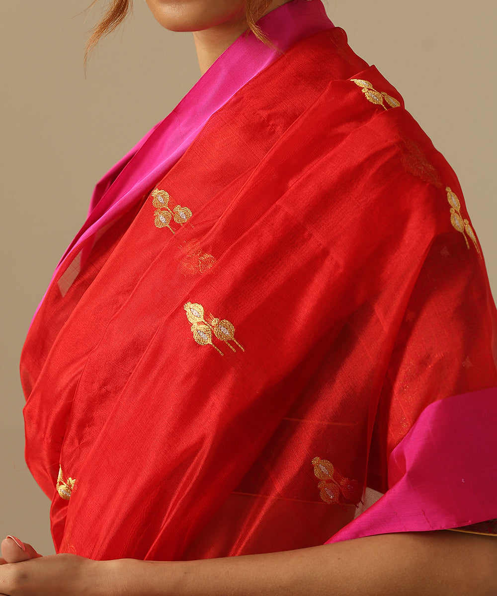 Red_Handloom_Pure_Silk_Chanderi_Saree_With_Floral_Buds_And_Pink_Border_WeaverStory_04