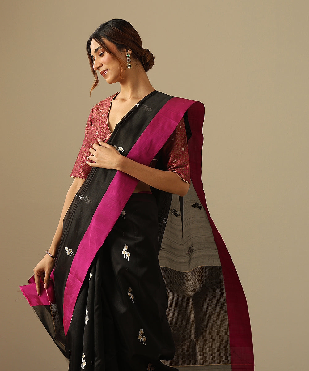 Black_Handloom_Pure_Silk_Chanderi_Saree_With_Floral_Buds_And_Pink_Border_WeaverStory_01