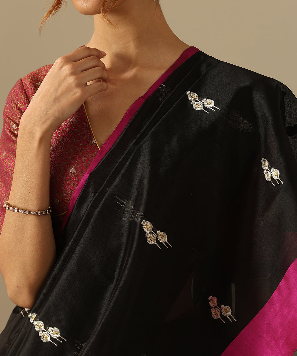Black_Handloom_Pure_Silk_Chanderi_Saree_With_Floral_Buds_And_Pink_Border_WeaverStory_04