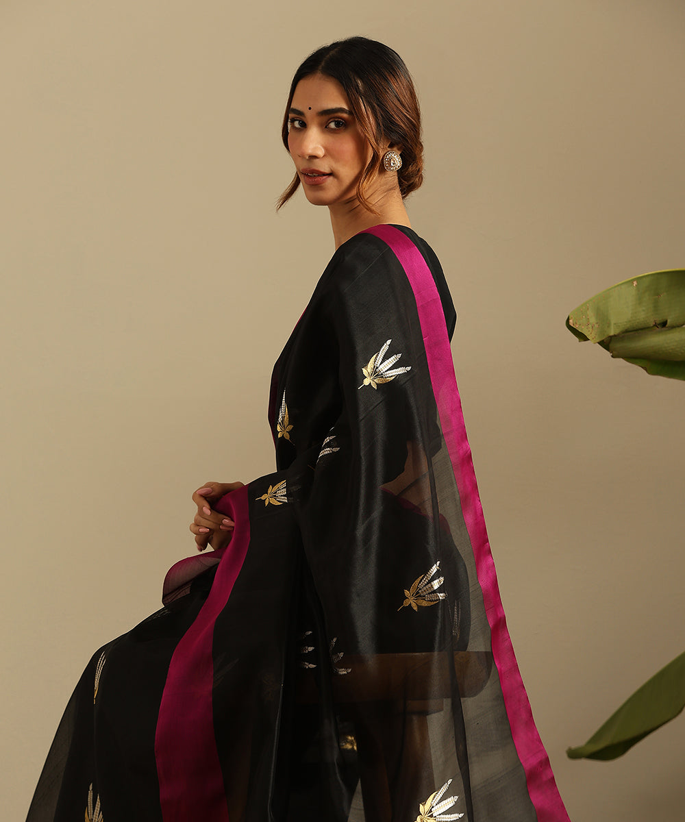 Black_Handloom_Pure_Silk_Chanderi_Saree_With_Wheat_Flower_Motif_And_Pink_Mashroo_Border_WeaverStory_01