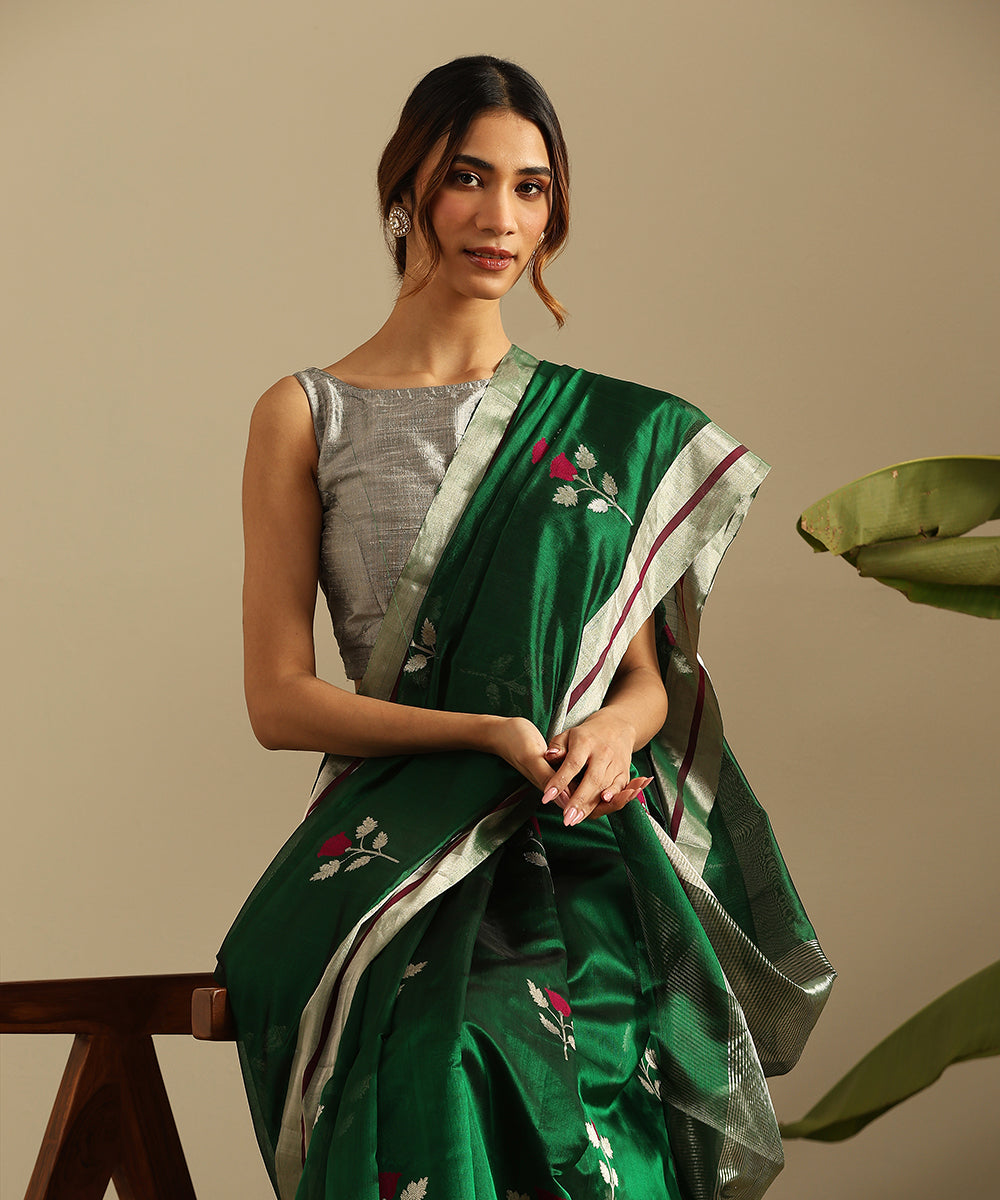 Handloom_Emerald_Green_Pure_Silk_Chanderi_Saree_With_Rose_Flower_Motif_WeaverStory_01