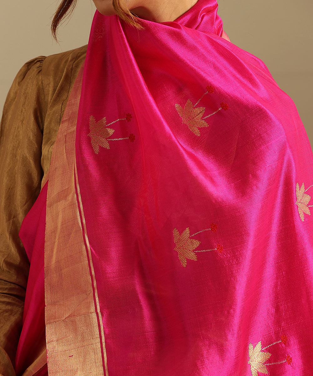 Handloom_Pink_Pure_Silk_Chanderi_Saree_With_Floral_Motif_And_Gold_Zari_Border_WeaverStory_04