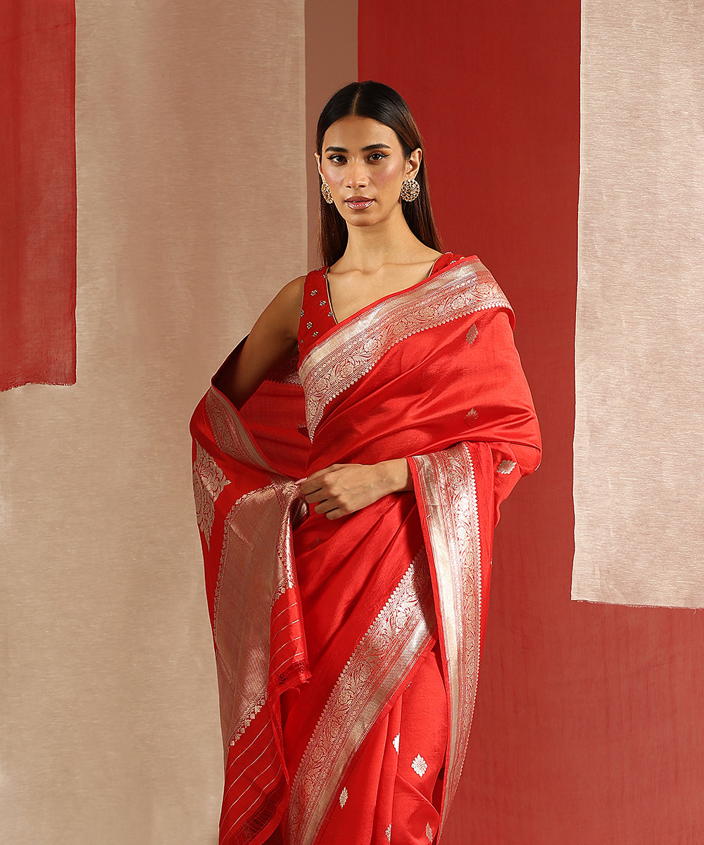 Handloom_Red_Pure_Katan_Silk_Banarasi_Saree_With_Silver_Zari_Kadhwa_Boota_WeaverStory_01