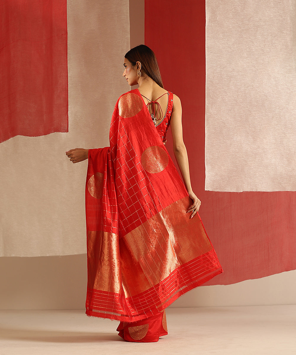 Red_Handloom_Pure_Katan_Silk_Banarasi_Saree_With_Zari_Checks_And_Kadhwa_Boota_WeaverStory_03