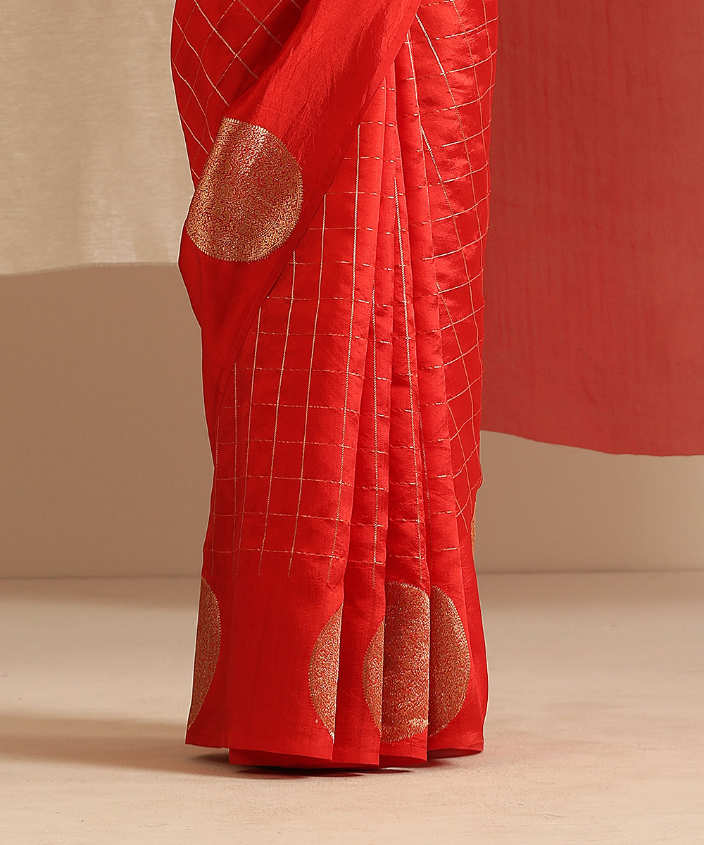 Red_Handloom_Pure_Katan_Silk_Banarasi_Saree_With_Zari_Checks_And_Kadhwa_Boota_WeaverStory_04