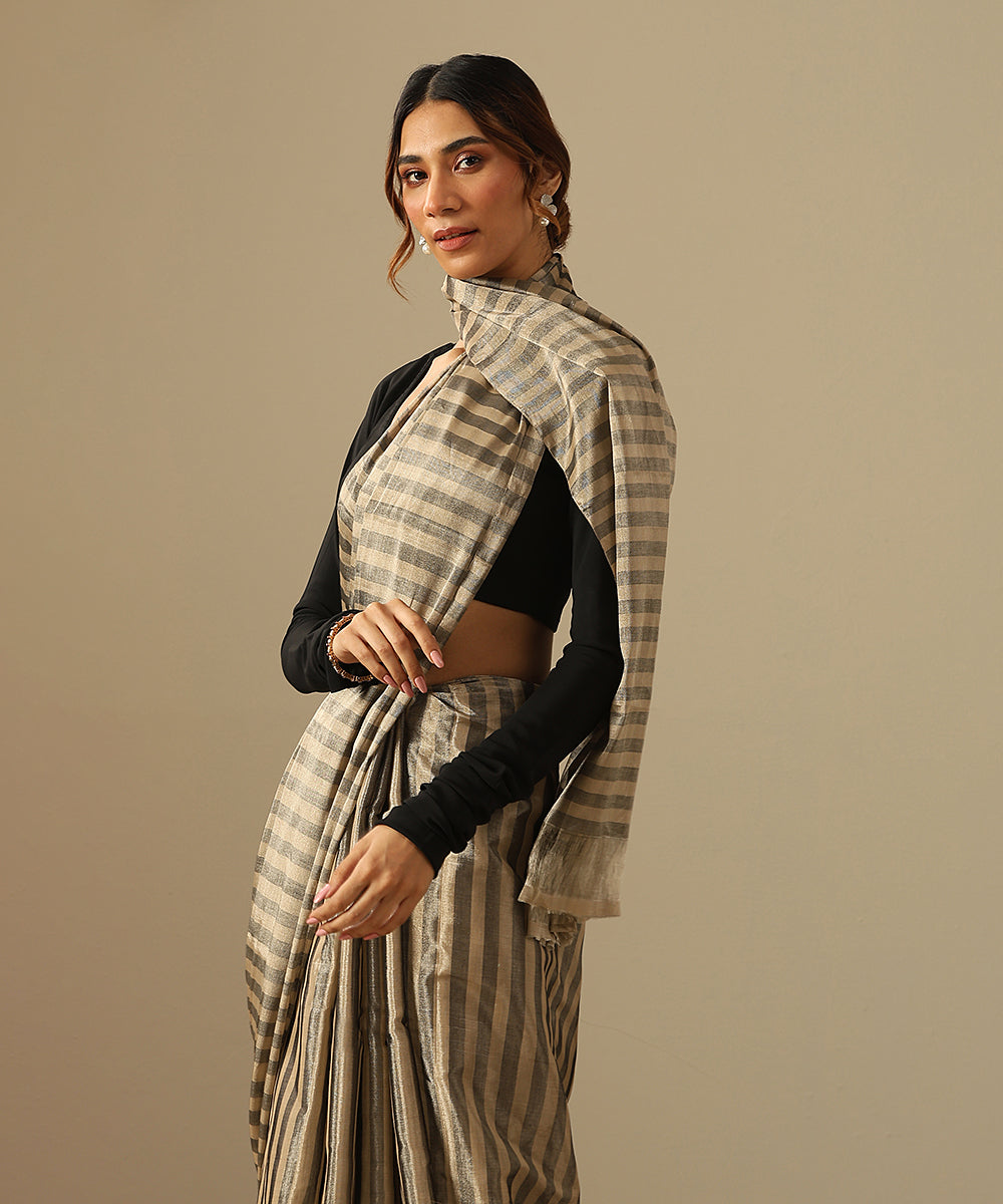 Gold_And_Black_Handloom_Pure_Chanderi_Tissue_Saree_WeaverStory_01