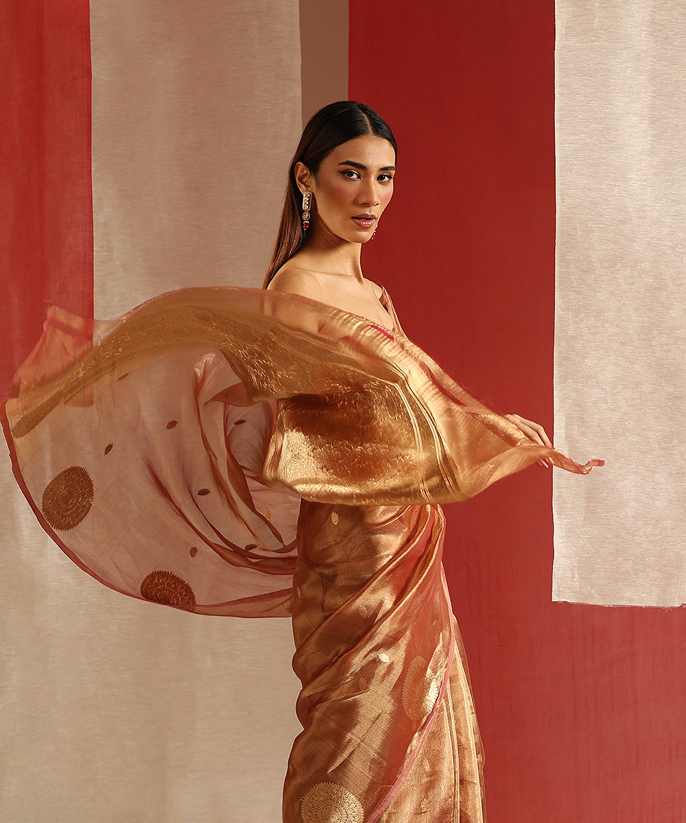 Handloom_Rose_Pink_And_Gold_Pure_Tissue_Silk_Banarasi_Saree_With_Kadhwa_Boota_WeaverStory_01